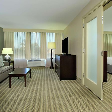 Hotel Doubletree By Hilton Newark Extérieur photo