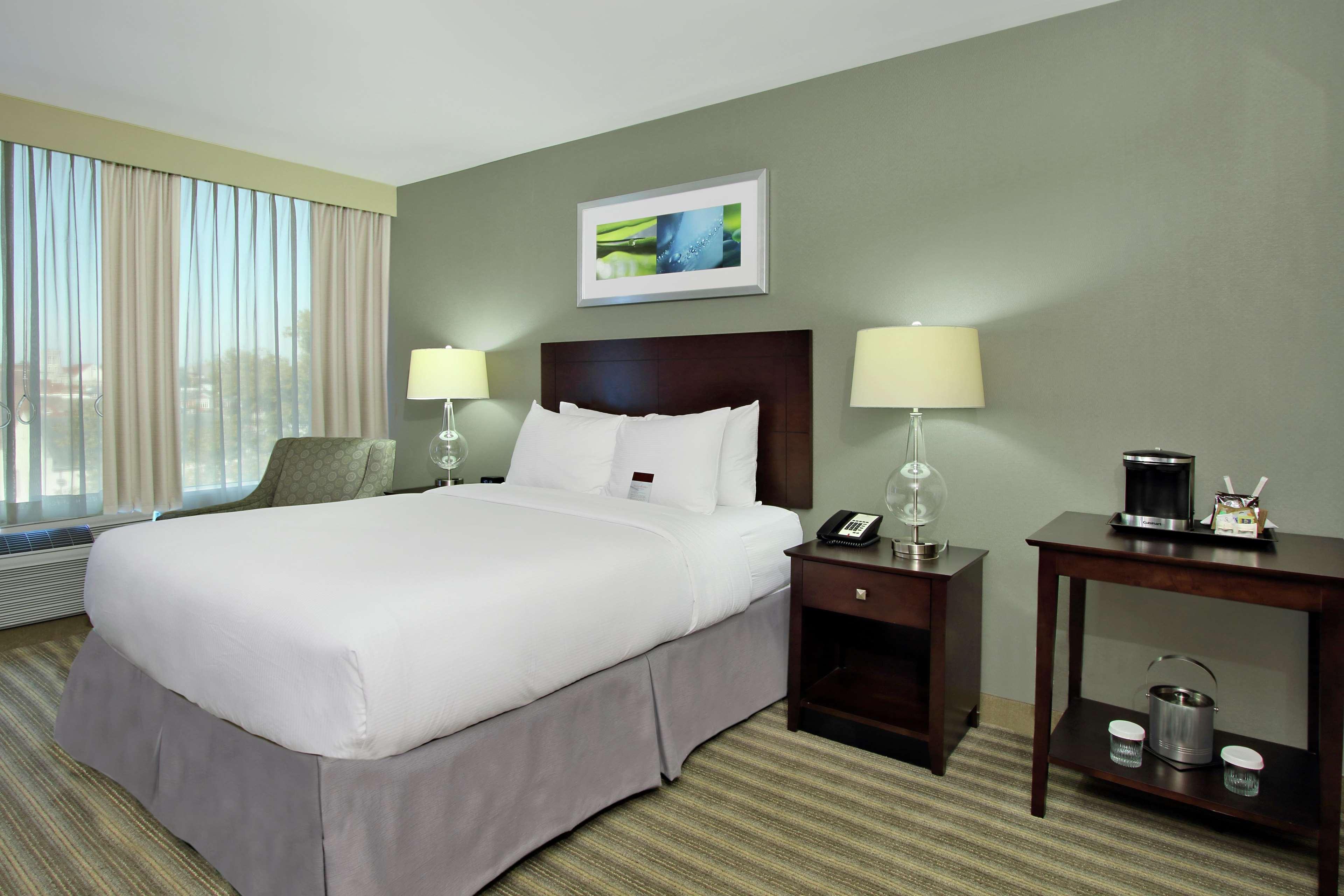 Hotel Doubletree By Hilton Newark Extérieur photo