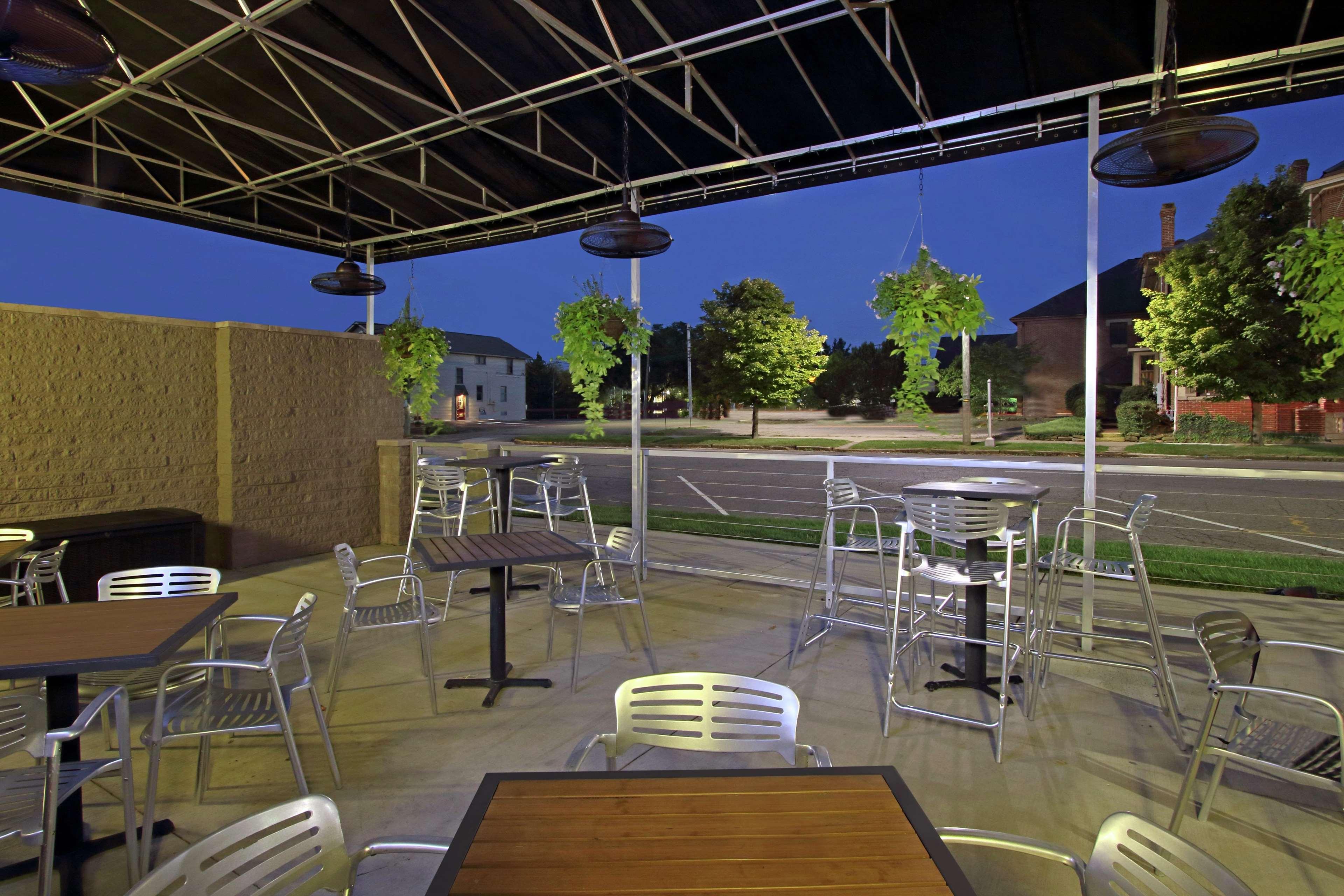 Hotel Doubletree By Hilton Newark Extérieur photo