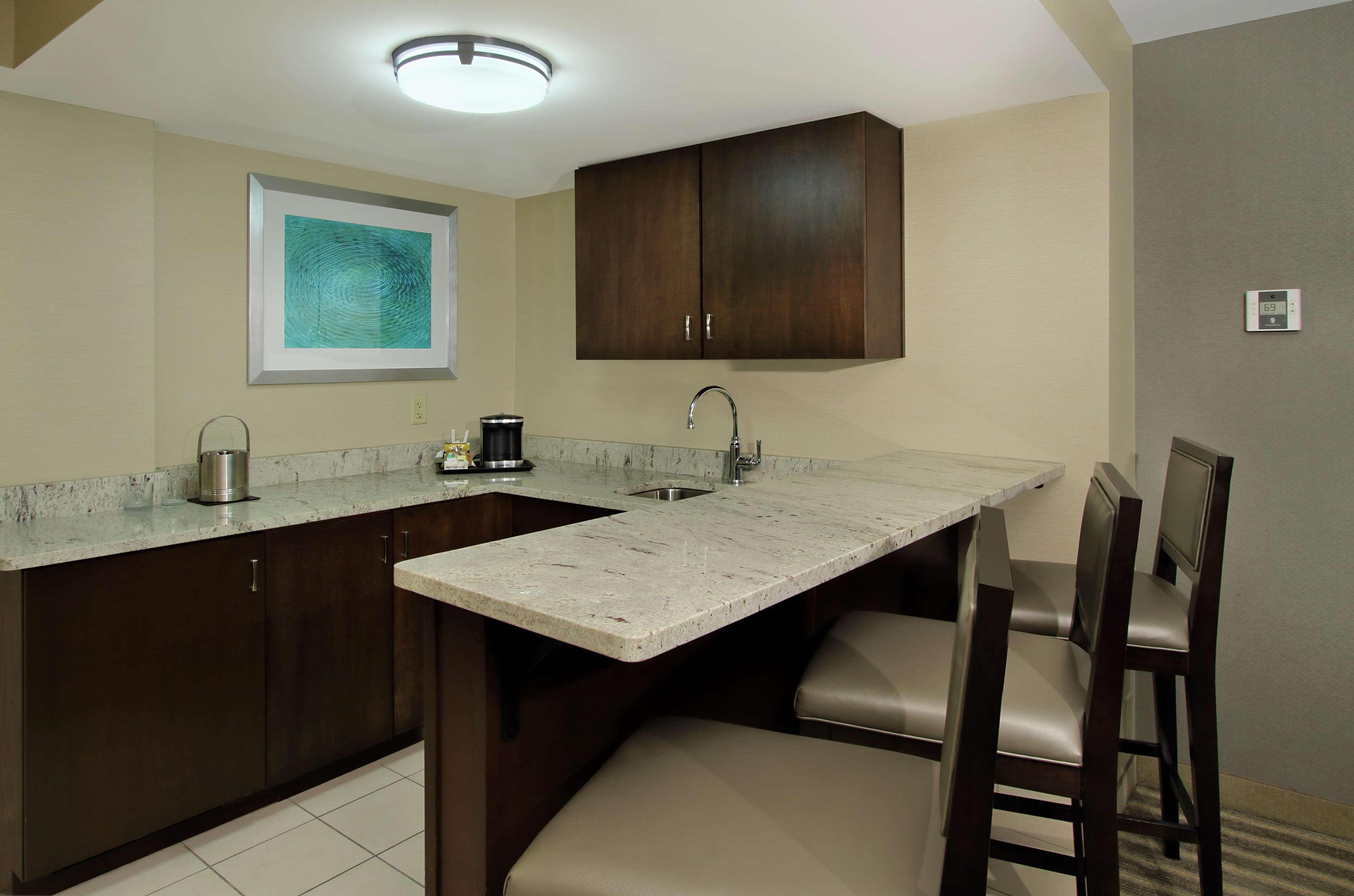 Hotel Doubletree By Hilton Newark Extérieur photo