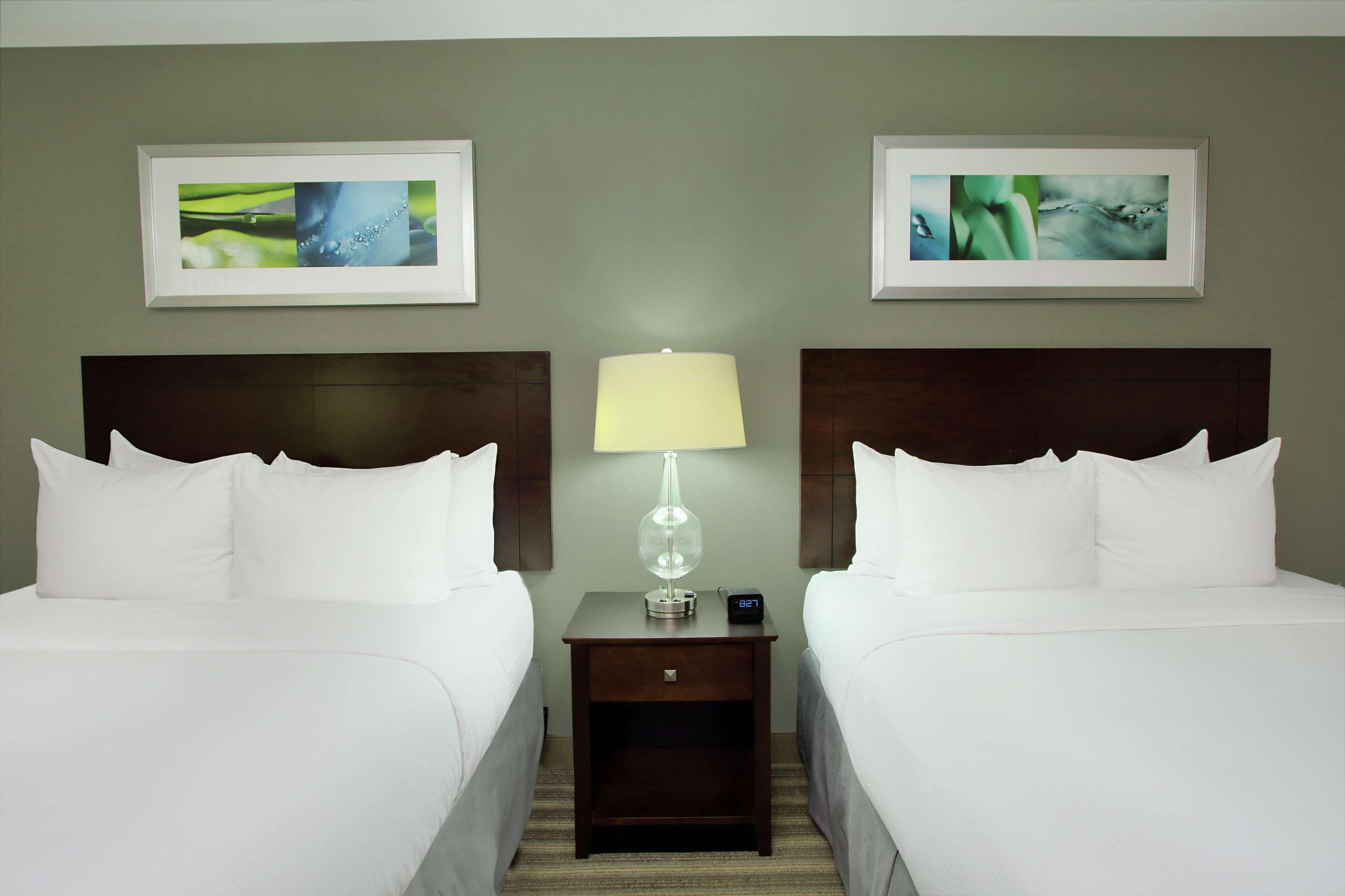 Hotel Doubletree By Hilton Newark Extérieur photo
