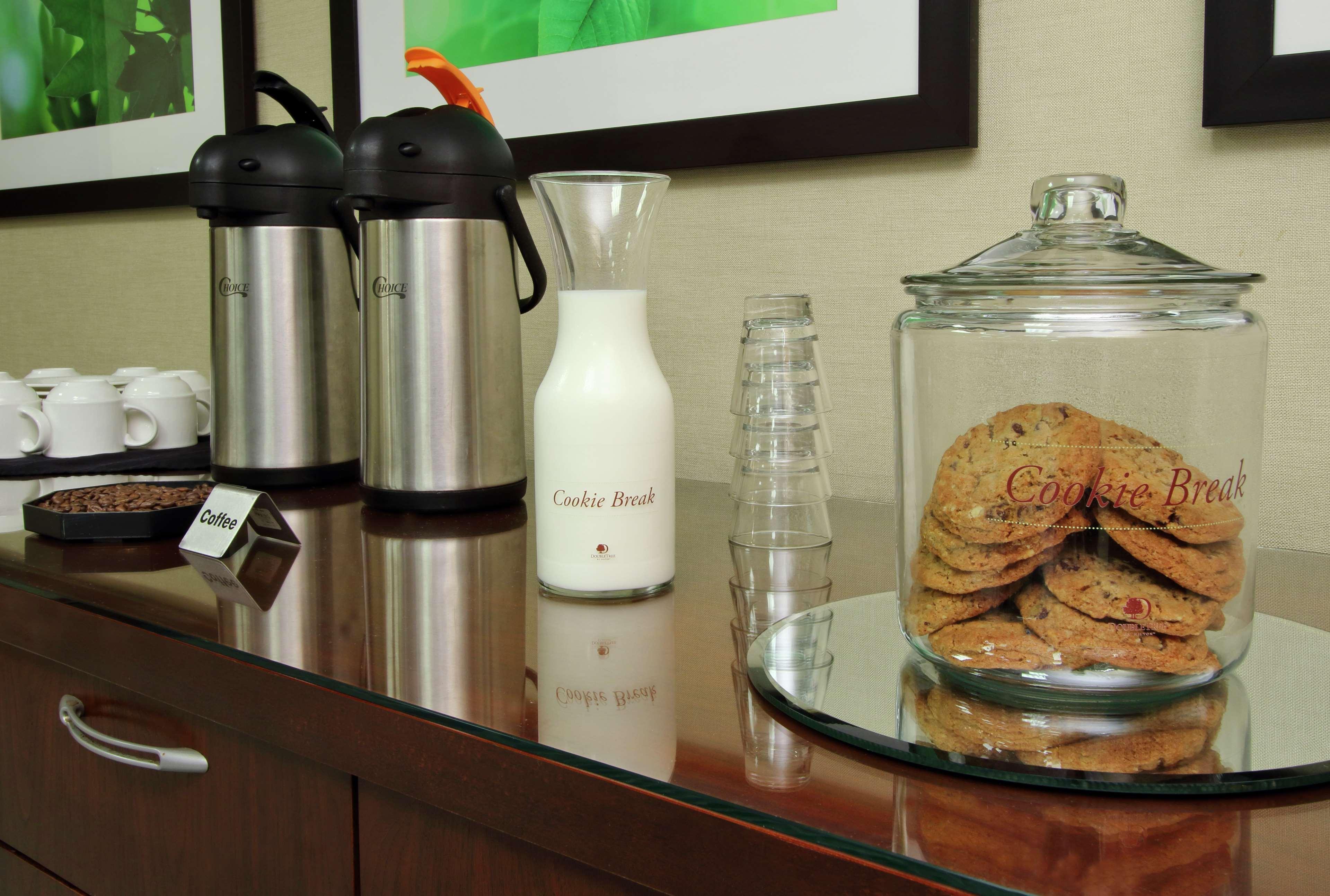 Hotel Doubletree By Hilton Newark Extérieur photo
