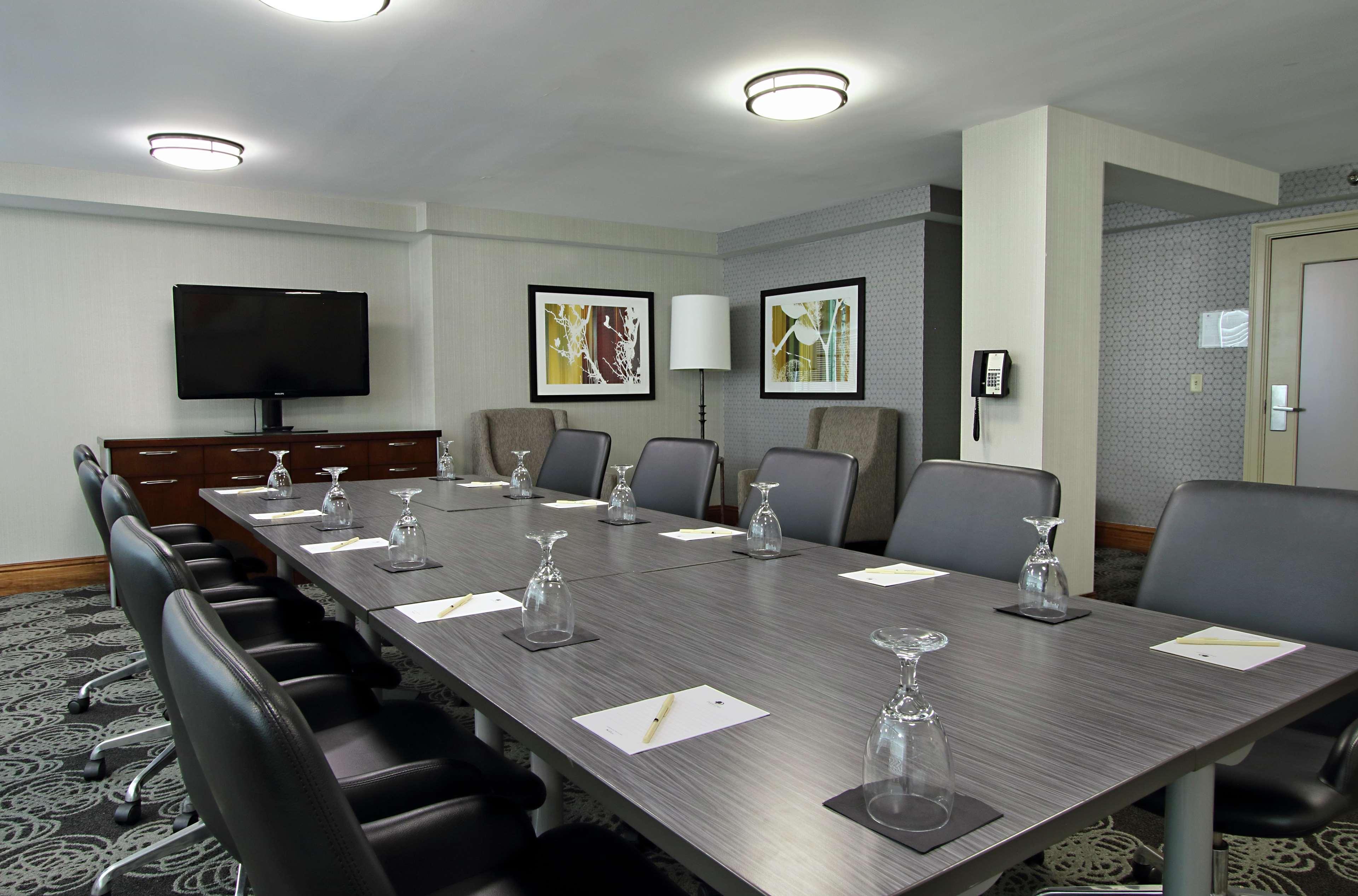 Hotel Doubletree By Hilton Newark Extérieur photo